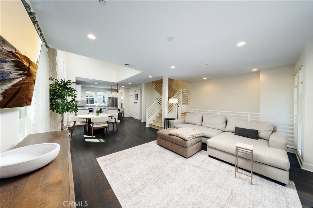 1675 Grand View