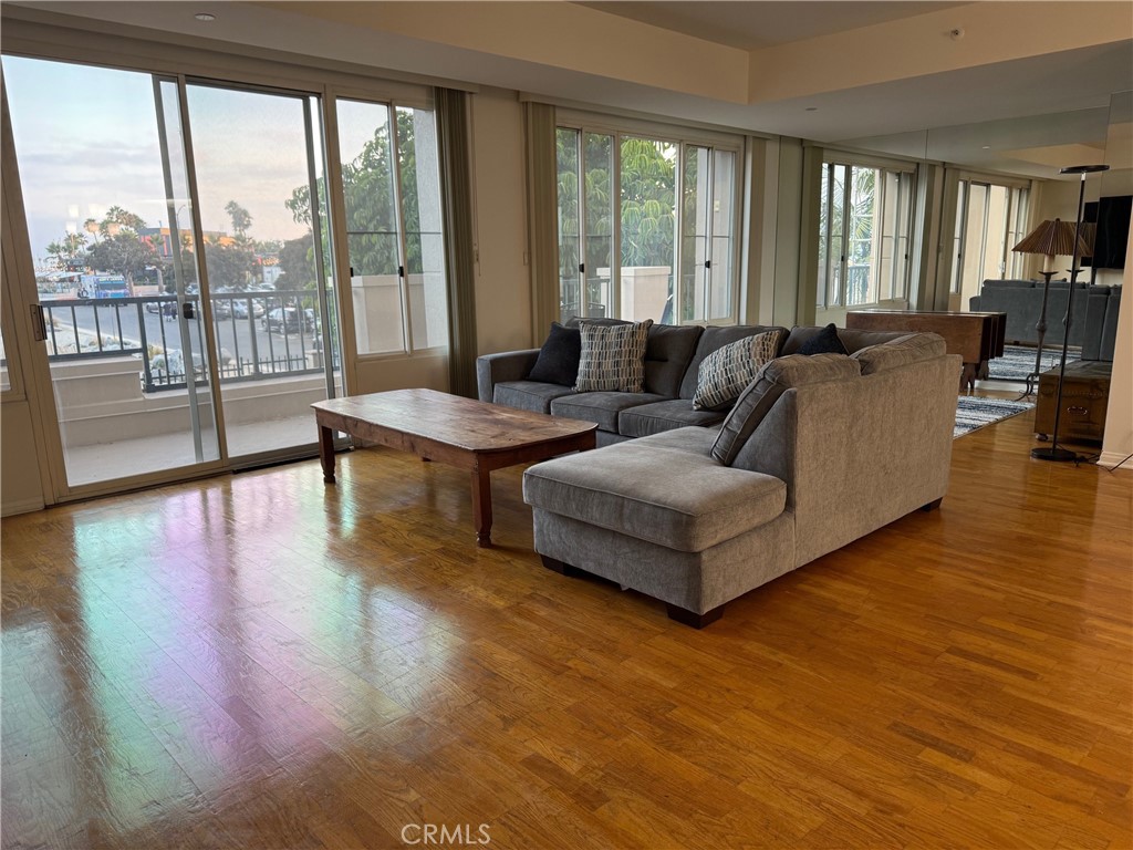850 E Ocean Boulevard B3