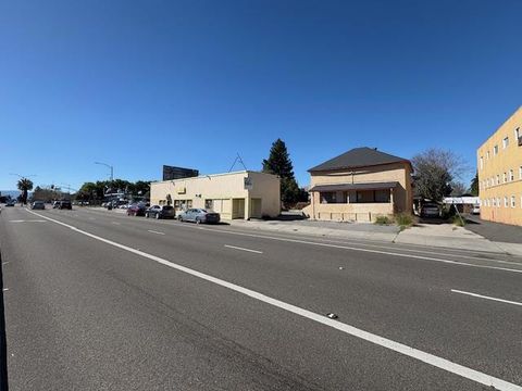 Photo of 1237 W San Carlos Street, San Jose, CA 95126 (MLS # ML82042475)