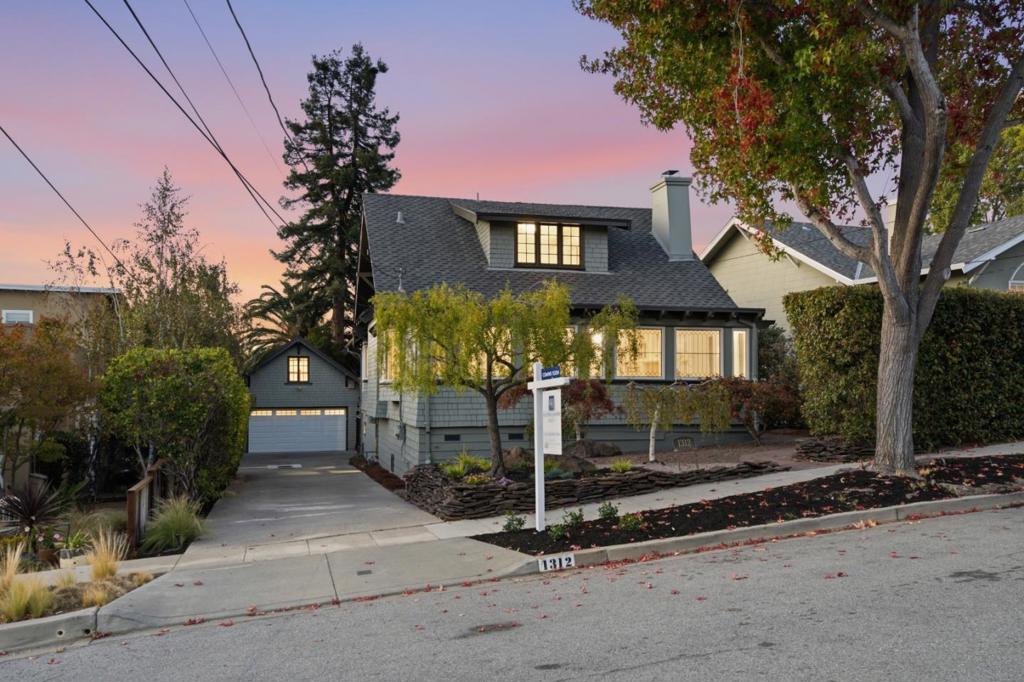 1312 Edgehill Drive