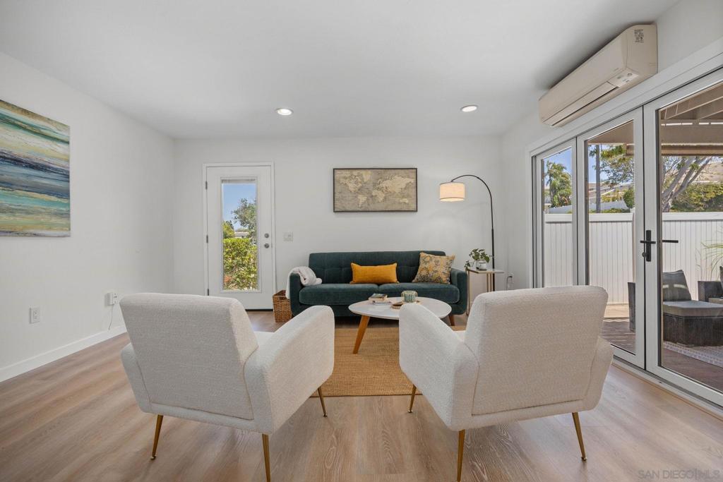 1103 Woodlake Dr