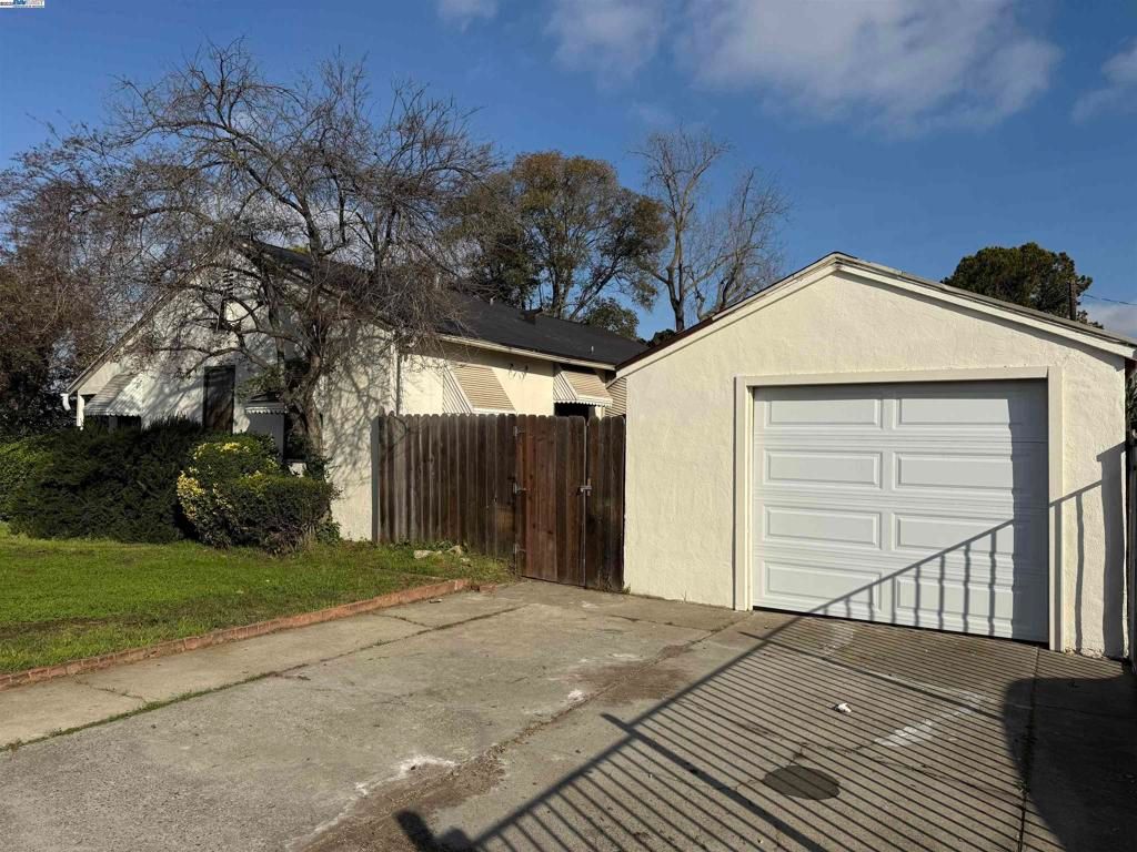 Photo of 5500 Fruitridge Rd Rd, Sacramento, CA 95820 (MLS # 41118294)