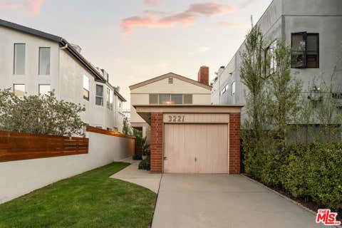 Photo of 3221 Thatcher Avenue, Los Angeles, CA 90292 (MLS # 26864339)