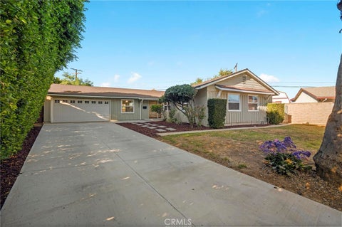 Photo of 22923 Arminta Street, West Hills, CA 91304 (MLS # SR26150731)