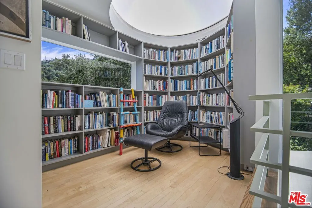 Los Angeles, California 90049, United States, 4 Bedrooms Bedrooms, ,4 BathroomsBathrooms,Residential,Active,133641