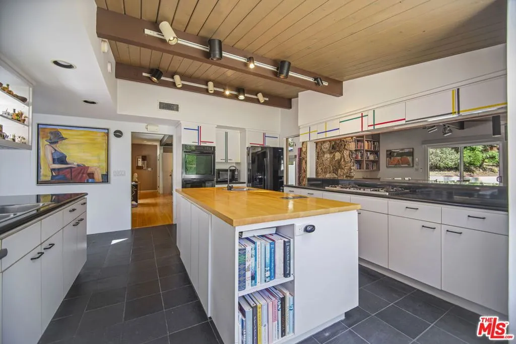 Los Angeles, California 90049, United States, 4 Bedrooms Bedrooms, ,4 BathroomsBathrooms,Residential,Active,133641