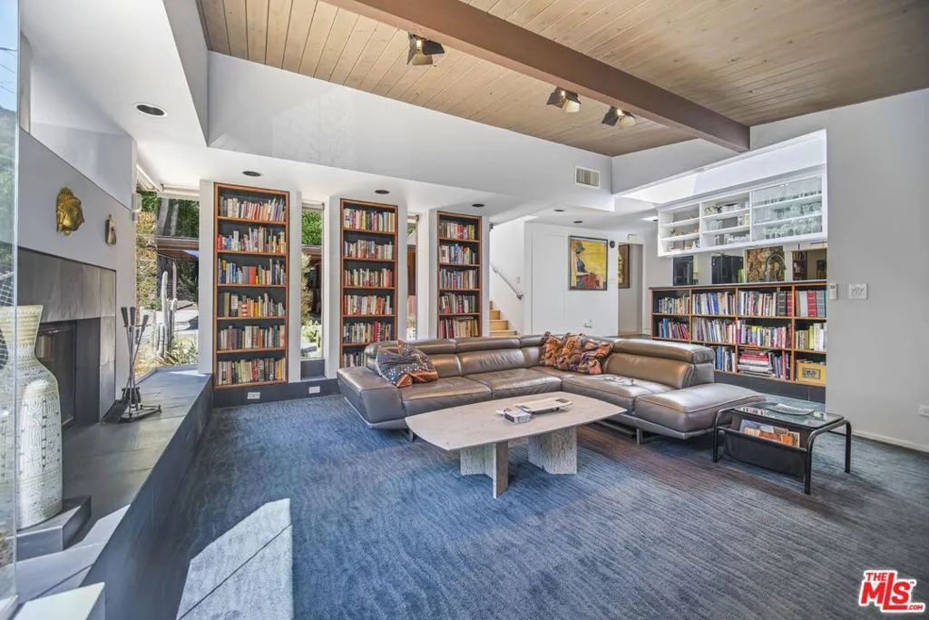 Los Angeles, California 90049, United States, 4 Bedrooms Bedrooms, ,4 BathroomsBathrooms,Residential,Active,133641