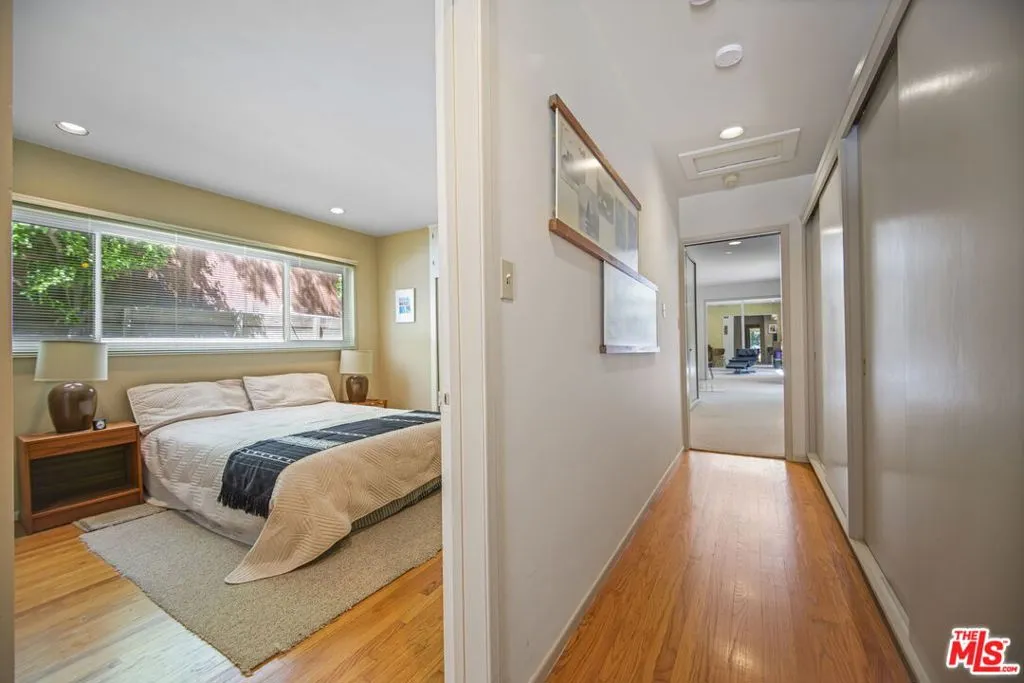 Los Angeles, California 90049, United States, 4 Bedrooms Bedrooms, ,4 BathroomsBathrooms,Residential,Active,133641