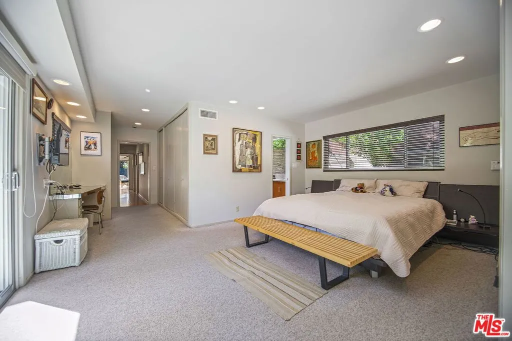 Los Angeles, California 90049, United States, 4 Bedrooms Bedrooms, ,4 BathroomsBathrooms,Residential,Active,133641