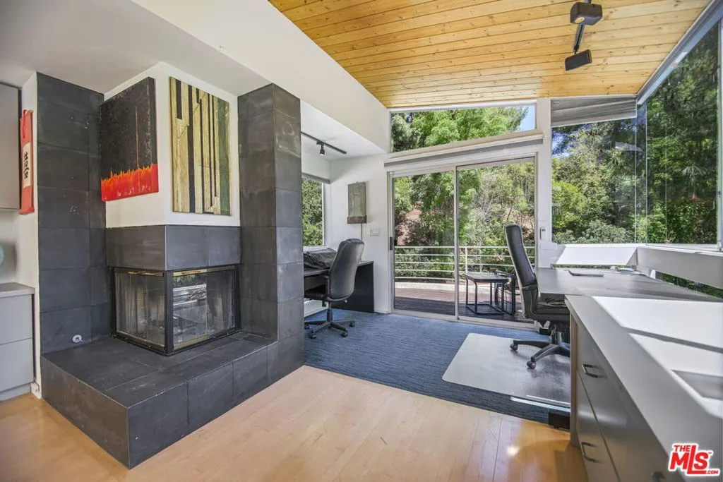 Los Angeles, California 90049, United States, 4 Bedrooms Bedrooms, ,4 BathroomsBathrooms,Residential,Active,133641