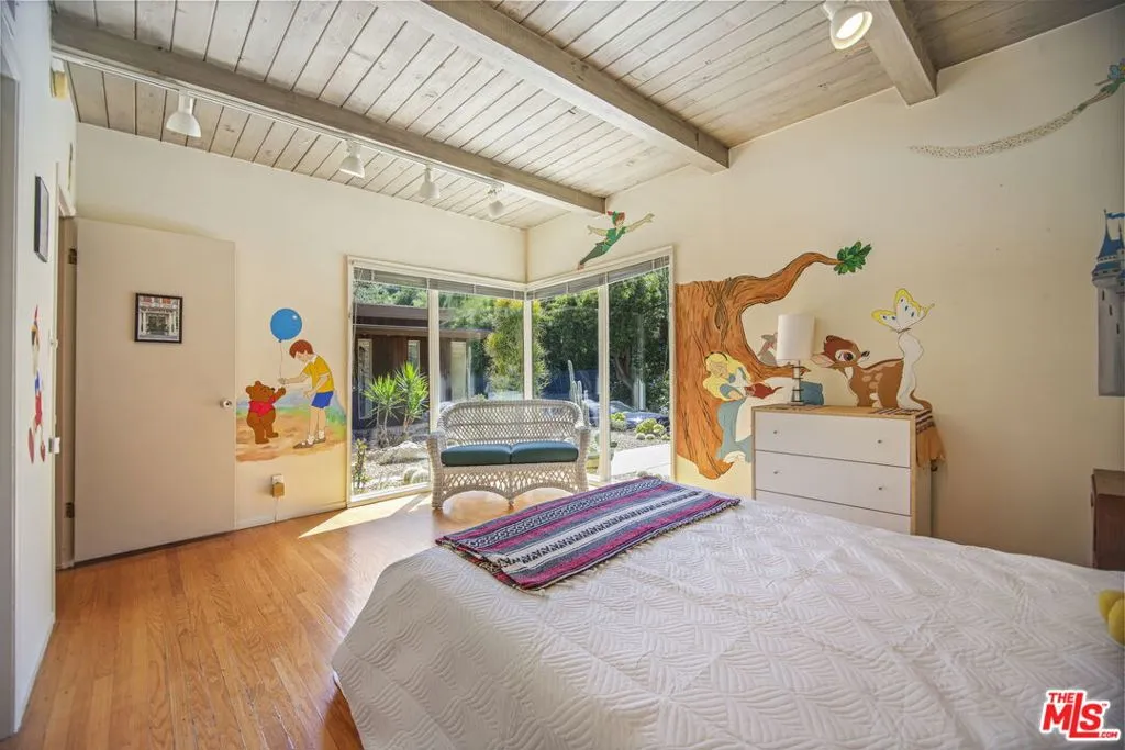 Los Angeles, California 90049, United States, 4 Bedrooms Bedrooms, ,4 BathroomsBathrooms,Residential,Active,133641