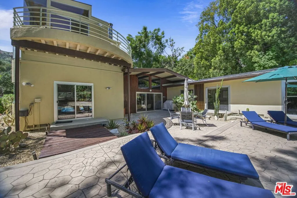 Los Angeles, California 90049, United States, 4 Bedrooms Bedrooms, ,4 BathroomsBathrooms,Residential,Active,133641