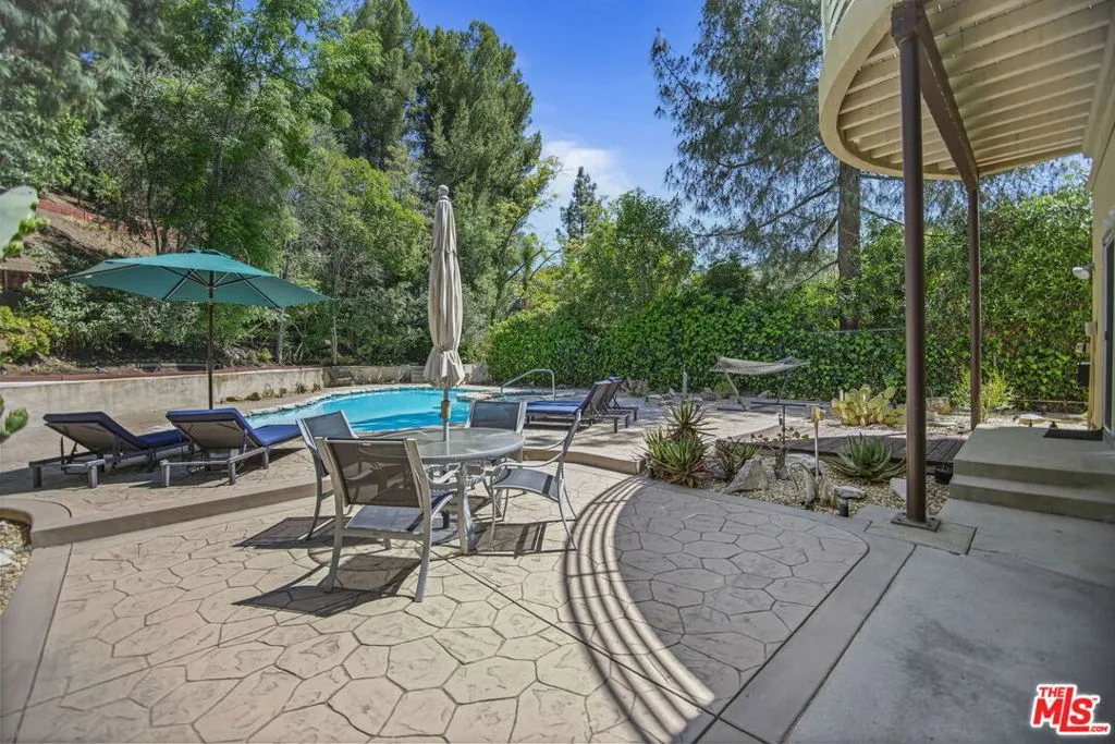 Los Angeles, California 90049, United States, 4 Bedrooms Bedrooms, ,4 BathroomsBathrooms,Residential,Active,133641