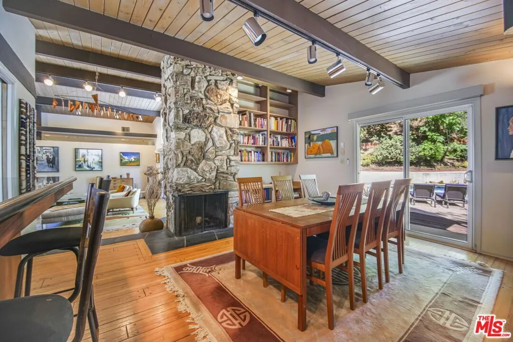 Los Angeles, California 90049, United States, 4 Bedrooms Bedrooms, ,4 BathroomsBathrooms,Residential,Active,133641