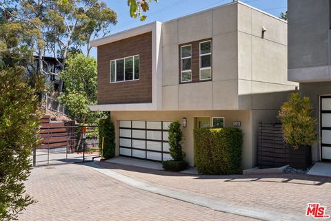 Photo of 2780 N Wright Lane, Los Angeles, CA 90068 (MLS # 26774583)