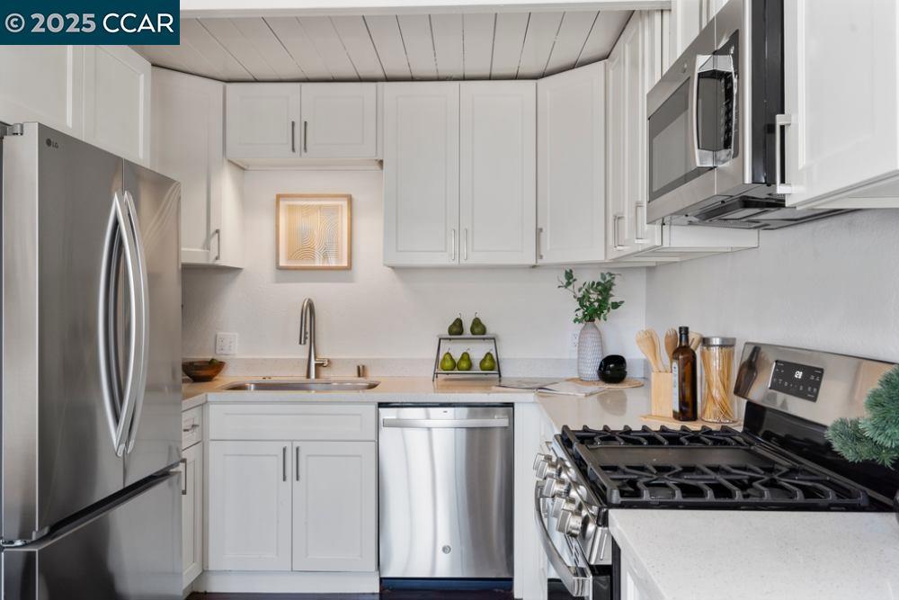 MONTALVIN MANOR - Residential