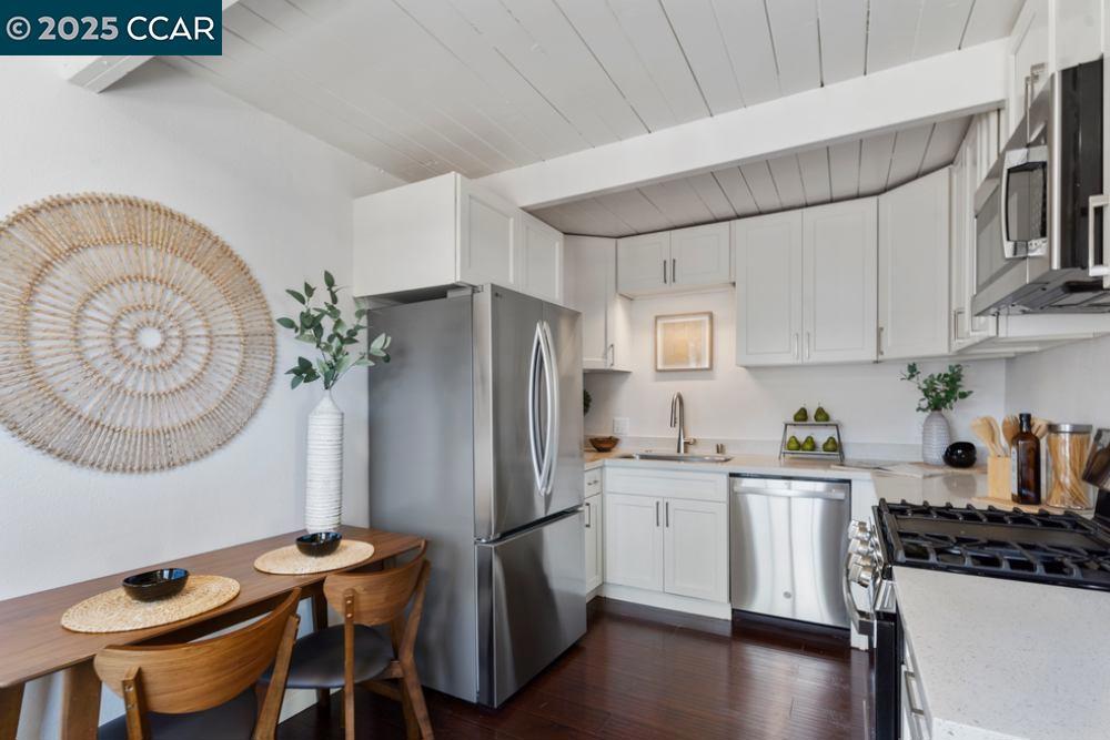 MONTALVIN MANOR - Residential