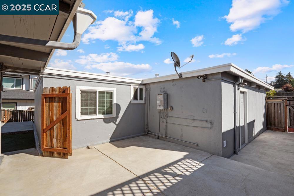 MONTALVIN MANOR - Residential