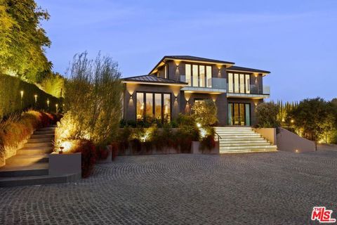 822 N Kenter Los Angeles CA 90049