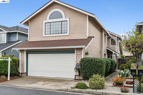 Photo of 1129 Clarke Ln Ln, Alameda, CA 94502 (MLS # 41130620)
