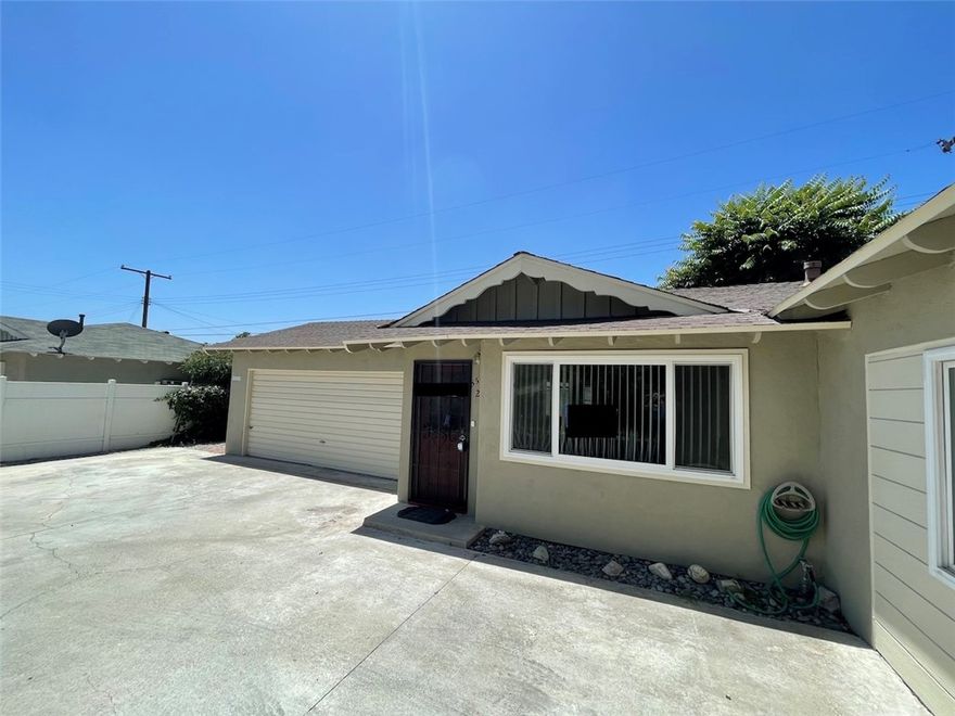 Single Level House 4 rent | Azusa CA | Garage | AC | Laundry



This the back house on the lot of three houses. New paint and flooring. Two bedrooms one bathroom, two car garage, long driveway for additional parking and a private backyard for bbq, entertaining and relaxing. Washer and dryer hookups in the garage.