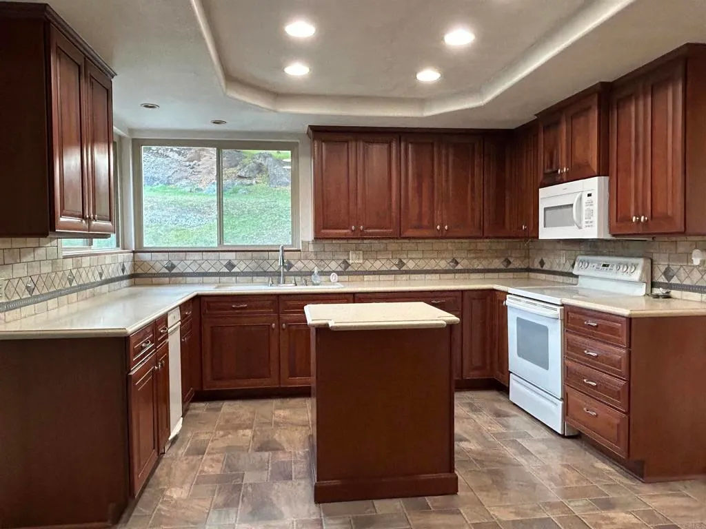 Jamul, California 91935, United States, 4 Bedrooms Bedrooms, ,4 BathroomsBathrooms,Residential,Active,255321