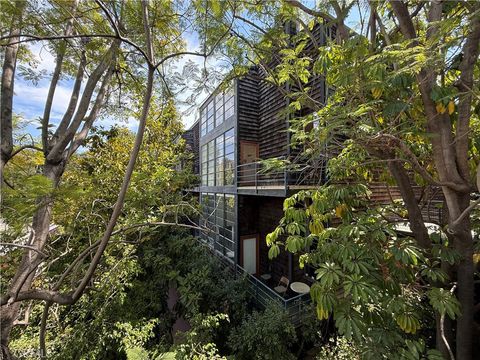 Photo of 3884 Fredonia Drive #F, Los Angeles, CA 90068 (MLS # AR26063234)