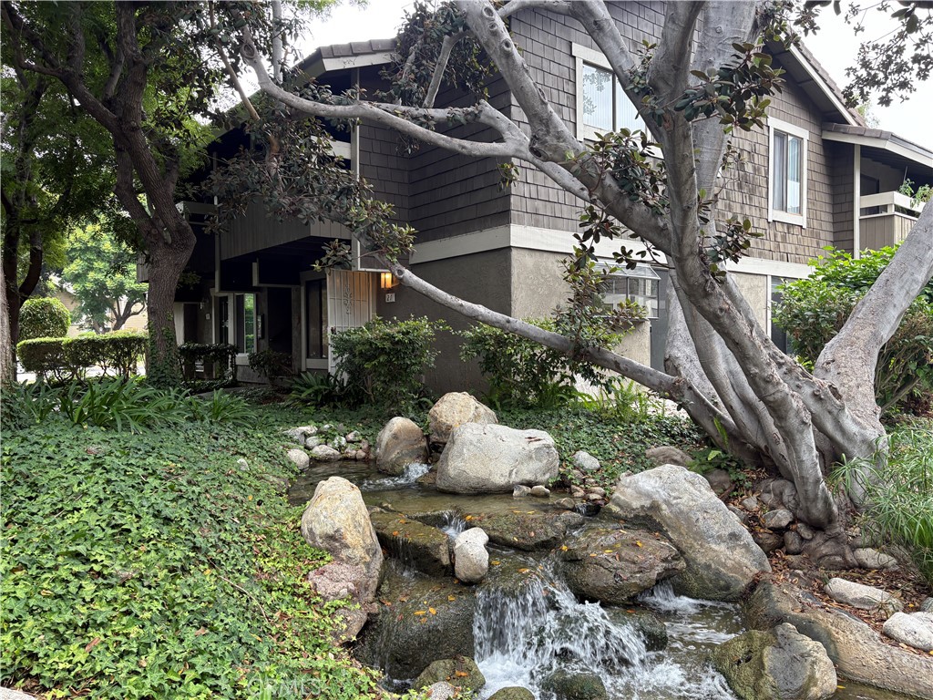 Single story perfectly situated in Northwood community with close access to freeway/toll roads, restaurants, shopping and parks. This
one bed/one bath condo features beautiful laminate wood flooring throughout and plenty of natural lighting. Updated kitchen with
quartz countertops, cabinetry, stainless steel dishwasher and well-appointed dining area. Beautiful vanity in bathroom and dual closets
ideal for extra storage. Desirable private end unit, step out onto your secluded patio and relax to the calming sounds of running streams. Association includes tennis courts, swimming pool and parking. Association also includes Hot and Cold water, Trash service. Imagine living in this gorgeous resort like community with every convenience at your fingertips!Highly rated school district and within walking distance to shopping.