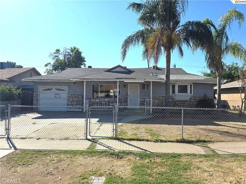 Photo of 1923 W Pontiac Way, Fresno, CA 93705 (MLS # FR25242540) Photo of 1923 W Pontiac Way, Fresno, CA 93705 (MLS # FR25242540)