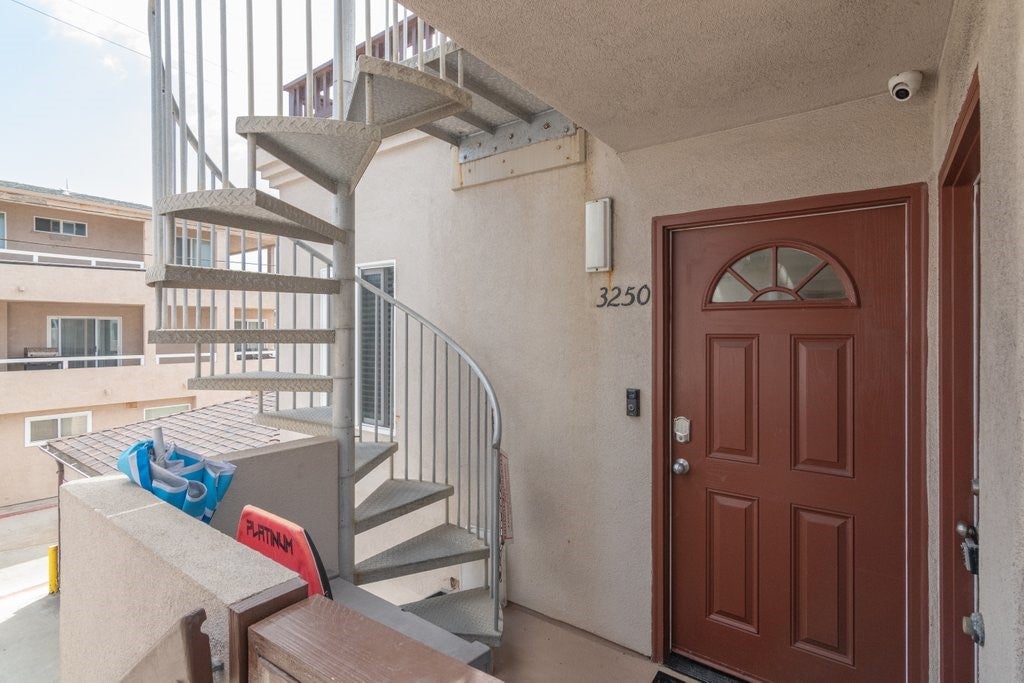 3250 Strandway