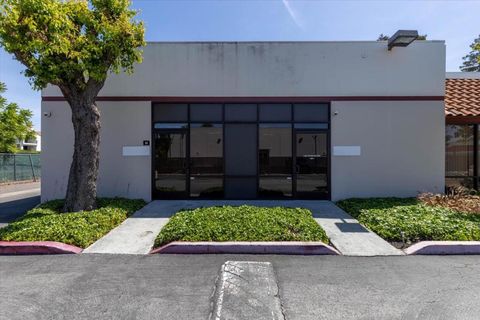 Photo of 233 E Weddell Drive #M, Sunnyvale, CA 94089 (MLS # ML82046262)