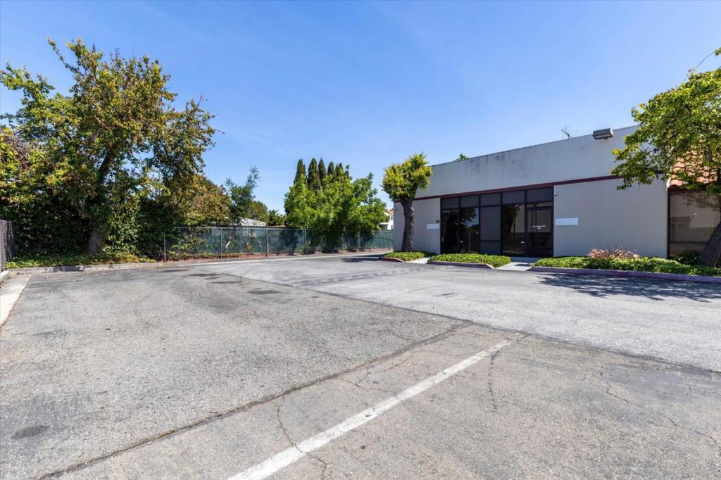 233 E Weddell Drive M