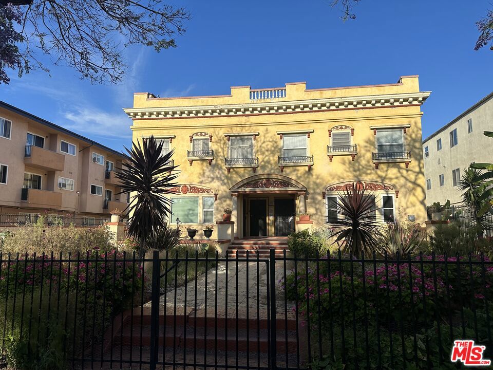 1400 S St Andrews Place