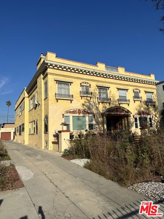 1400 S St Andrews Place