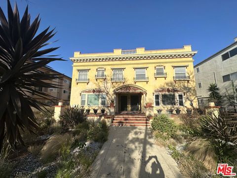 Photo of 1400 S St Andrews Place, Los Angeles, CA 90019 (MLS # 26636167)