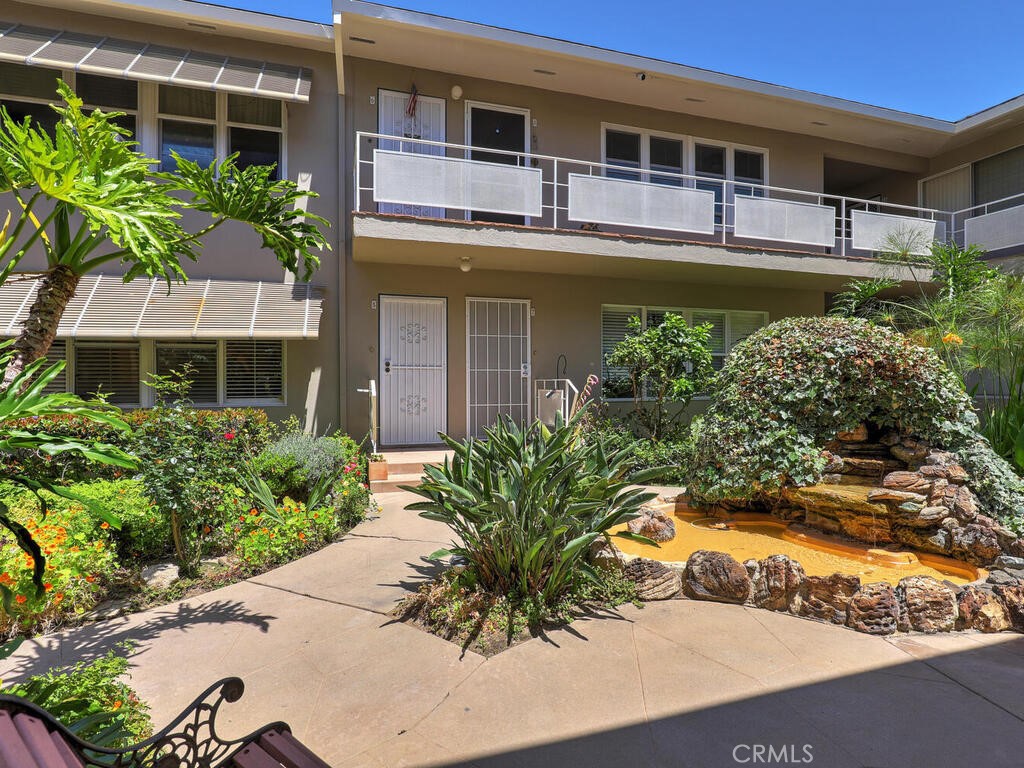 3042 E. 3rd St 5