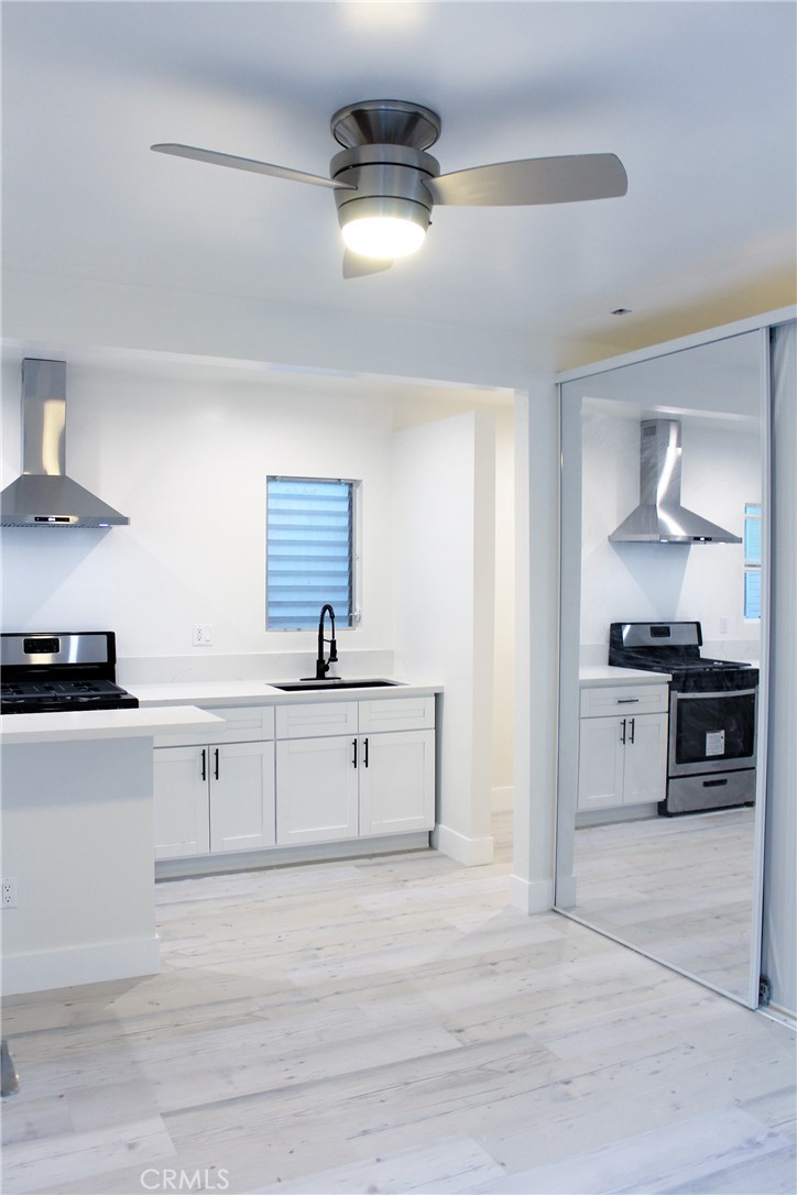 Stylish Remodeled Studio in Prime Venice Location
This beautifully updated studio features high-end finishes and modern appliances, creating a sleek and functional living space. A custom room divider enhances the layout with added privacy. Situated in a quiet complex with access to a lush, landscaped common area, the home is ideally located near Abbot Kinney, Rose Avenue, and Venice Beach. A true retreat in a vibrant coastal neighborhood.