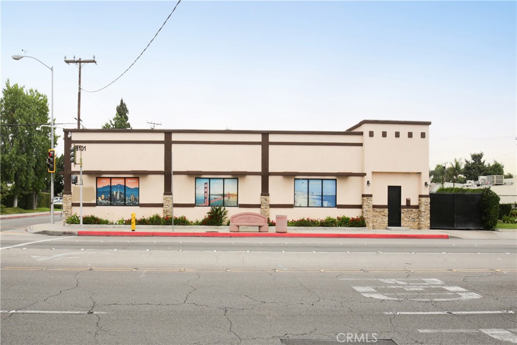 2 Units for Lease.
Unit #1 is approx 5000 square feet with a lobby, conference room, large office , storage room, 2 restrooms, large open space area with kitchen and private outdoor patio.
Unit #2 is one office 14X19 with a restroom, with Street front access.
Lots of Parking in private parking lot for both units as well as plenty of street parking.