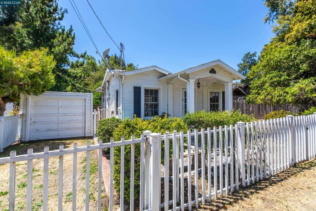 Photo of 6383 Hillmont Dr Dr, Oakland, CA 94605 (MLS # 41115126)