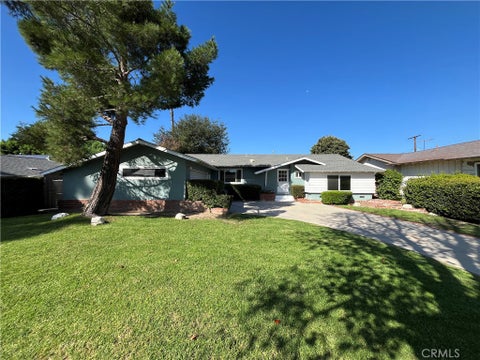 Photo of 7859 Hanna AVE, Canoga Park, CA 91304 (MLS # SR26234328)