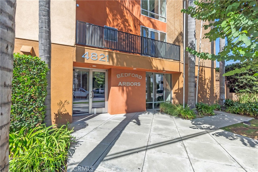 Welcome to your dream corner unit in Bedford Arbors with elevator access. This fantastic condo provides the privacy of no neighboring units directly below or beside you, plus an ELECTRIC CAR CHARGER exclusive to this unit. Located at the vibrant intersection of Toluca Lake, Valley Village, and the NoHo Arts District, this 3-bedroom, 2-bath condo is filled with natural light and is perfect for entertaining friends and family. As you step inside, you'll discover a bright and airy open floor plan featuring newer air conditioning (approx. 2 years old) and beautiful new engineered hardwood floors throughout. If you enjoy cooking, you’ll love the spacious Cook's Galley Kitchen, which includes stunning granite countertops, custom cabinetry, and sleek stainless steel appliances. The expansive master suite serves as a peaceful retreat, boasting a luxurious bathroom with an oversized soaking tub and a separate shower. The other two bedrooms are also generously sized and share a full bathroom, making it ideal for accommodating family and guests. For added convenience, a full-size washer and dryer are located inside the unit (hallway closet), along with a tankless water heater for your comfort. Living in this gated community comes with its perks. You’ll benefit from secure subterranean assigned tandem parking. Plus access to fantastic amenities located on the 2nd Floor and steps away from the unit: a lovely atrium, a community patio, and a pool table perfect for entertaining. Also includes a well-equipped gym to keep you active and happy. This is truly Valley living at its finest—don’t miss the opportunity to make this amazing condo your new home! HOA pays for water. Owner pays for electric and gas. The complex consists of 21 units. Some photos are virtually staged to imagine the possibilities.
