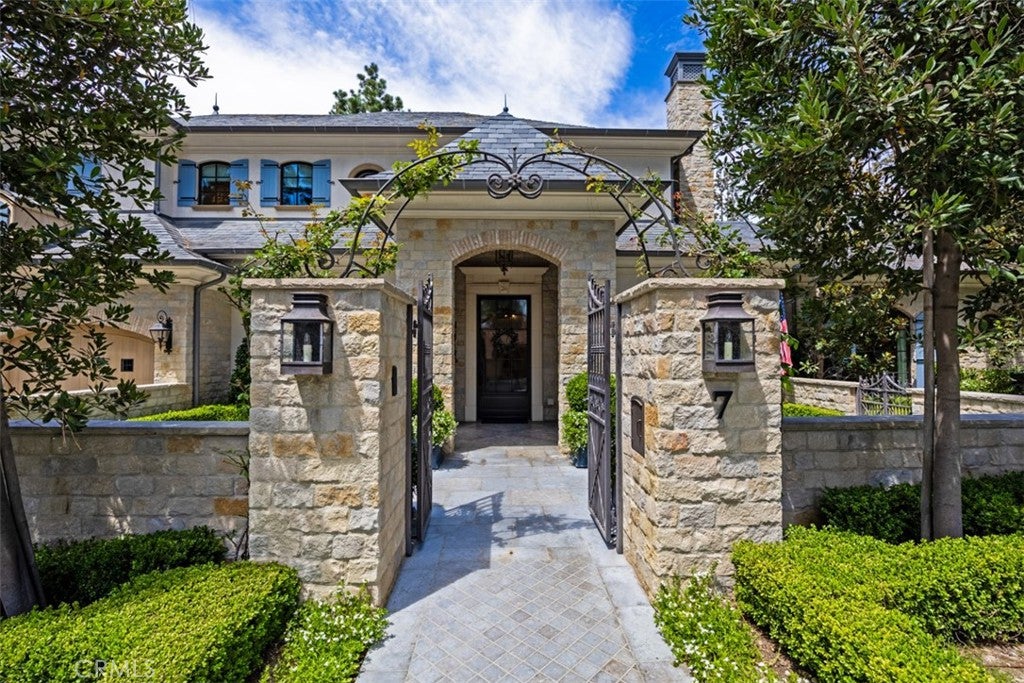 7 Oakmont Lane