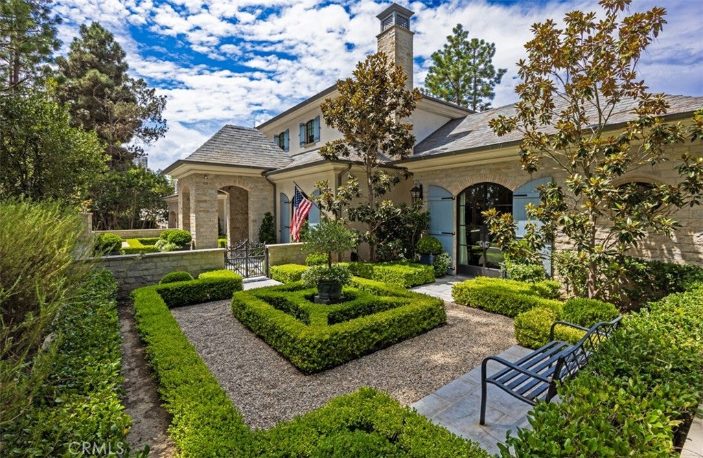 7 Oakmont Lane