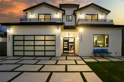Photo of 5200 Avenida Oriente, Tarzana, CA 91356 (MLS # SR26100649)