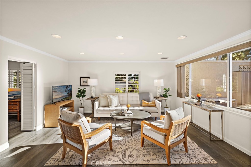 439 Avenida Sevilla A