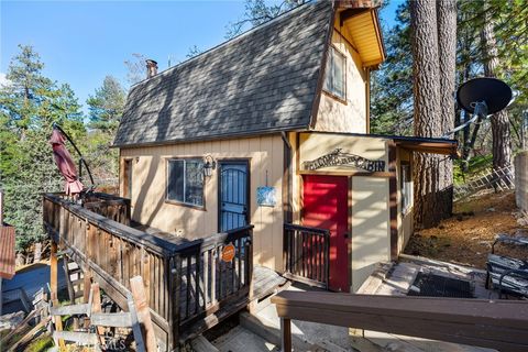 Photo of 32826 Truman Ln, Running Springs, CA 92382 (MLS # CV26092736)