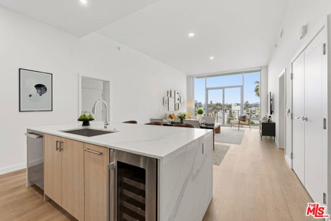 Photo of 8500 Burton Way #606, Los Angeles, CA 90048 (MLS # 26994053)