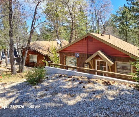 Photo of 861 Santa Barbara Ave, Sugarloaf, CA 92386 (MLS # IG26086392)