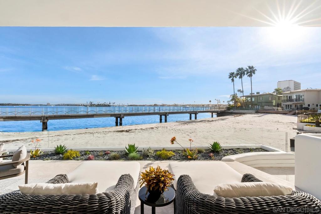 1053 E Briarfield Dr