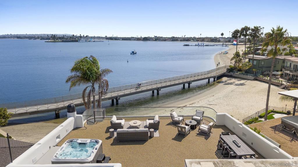 1053 E Briarfield Dr